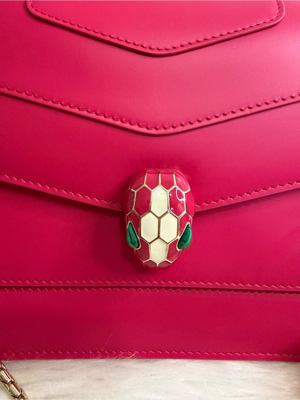 Brand New Bvlgari Serpenti Forever Medium Shoulder Bag in Fuchsia - Picture 3 of 16